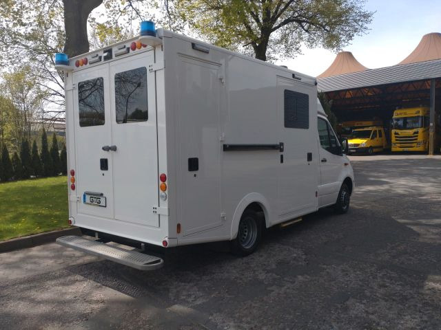 Mercedes-Benz RTW / Tierrettung / Tierarzt / OP Mercedes-Benz RTW / Tierrettung / Tierarzt / OP - Reševalno vozilo: slika 2 Mercedes-Benz RTW / Tierrettung / Tierarzt / OP Mercedes-Benz RTW / Tierrettung / Tierarzt / OP - Reševalno vozilo: slika 2