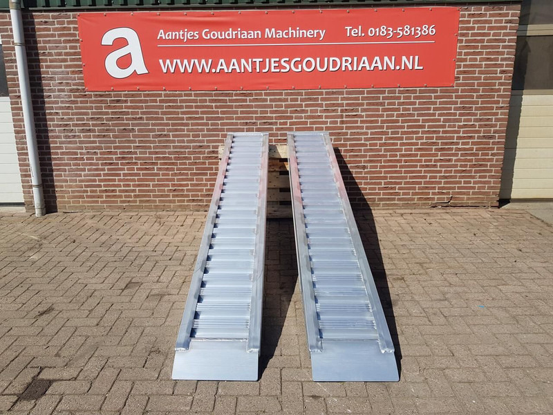Oprijplanken 3000x450 mm - Nakladalna rampa: slika 3 Oprijplanken 3000x450 mm - Nakladalna rampa: slika 3