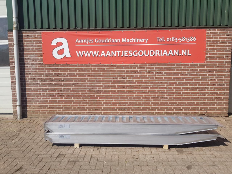 Oprijplanken 3000x450 mm - Nakladalna rampa: slika 1 Oprijplanken 3000x450 mm - Nakladalna rampa: slika 1