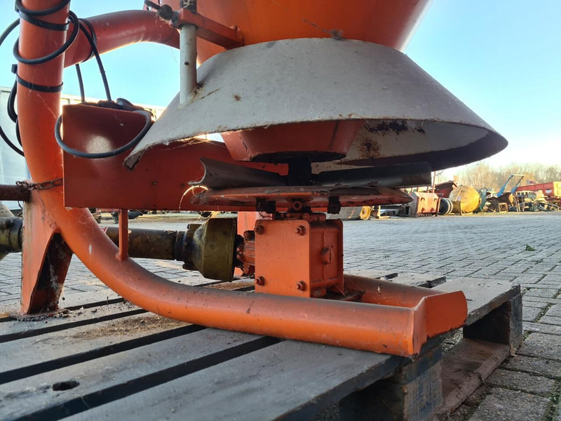 Posipalnik peska/ Soli Stoll: slika 7 Posipalnik peska/ Soli Stoll: slika 7