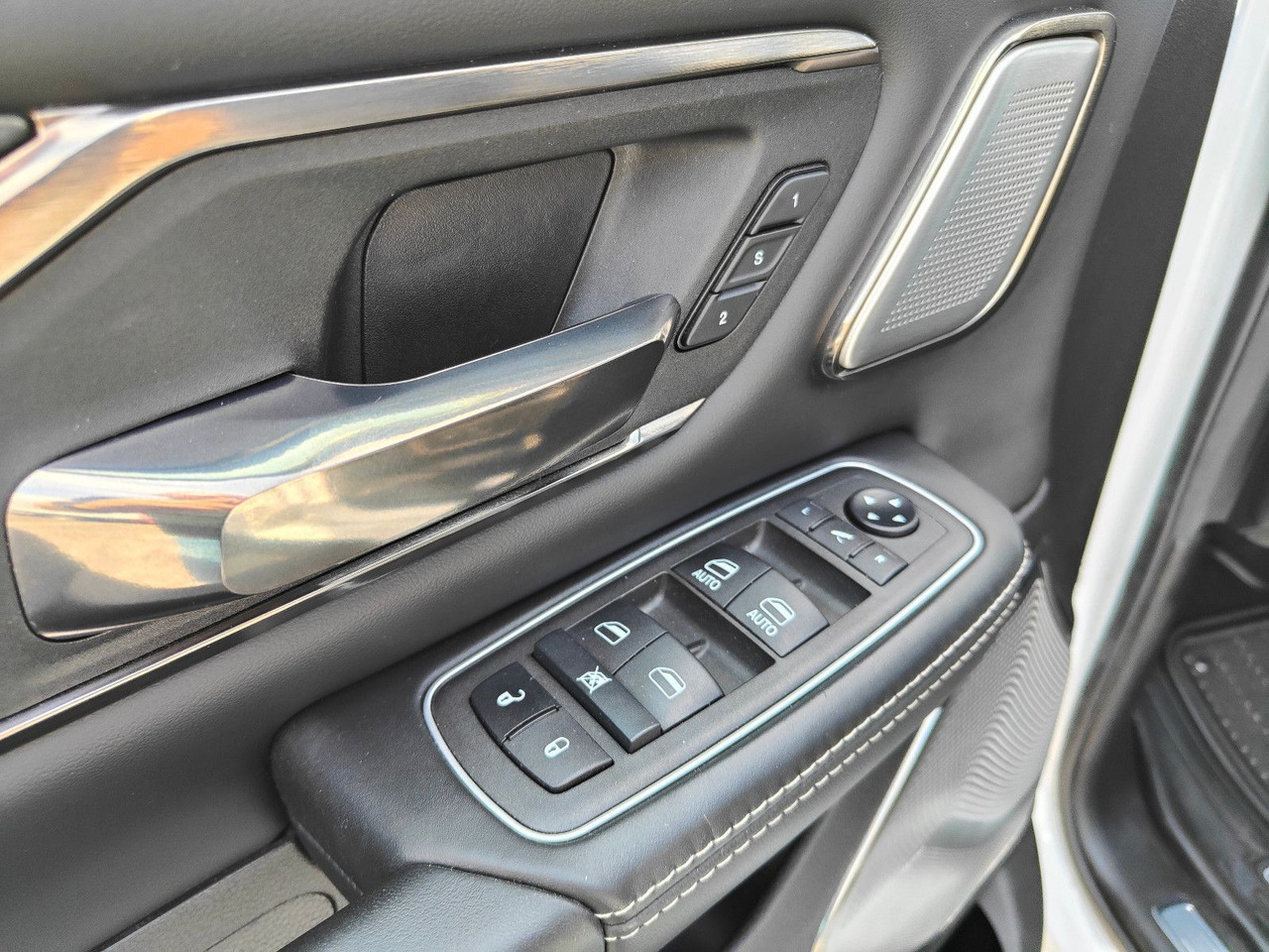 SUV Dodge RAM HEMI Limited 5.7 PRINS LPG Luftfederung: slika 14