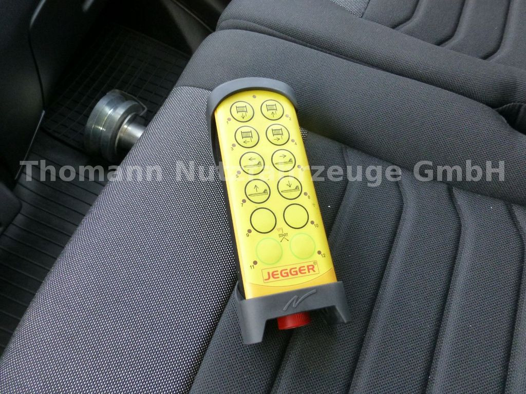 Nov Vlečno vozilo, Dostavno vozilo Iveco DAILY 70C18 DoKa Schiebeplateau Luftfed Navi: slika 29