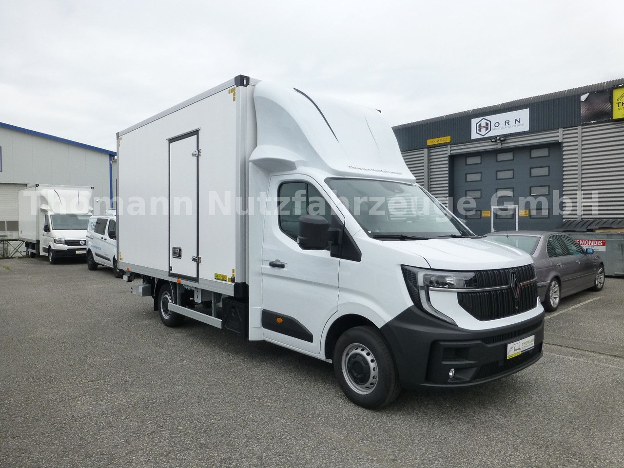 Renault NEW Master 2025 Koffer mit BÄR Ladebordwand - Dostavno vozilo z zabojnikom: slika 1 Renault NEW Master 2025 Koffer mit BÄR Ladebordwand - Dostavno vozilo z zabojnikom: slika 1