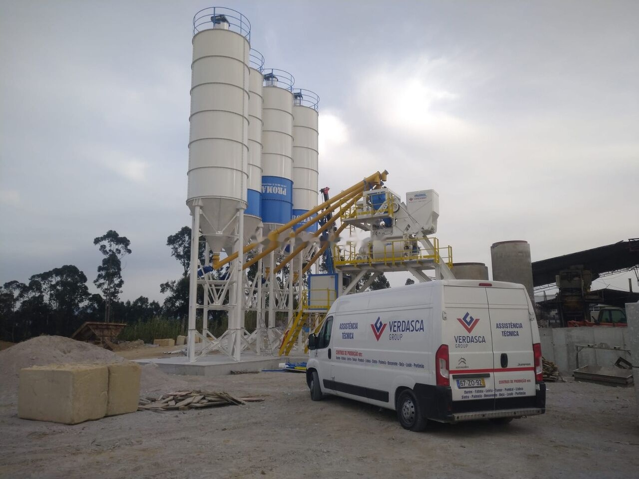 Promax Compact Skip Concrete Batching Plant CS100-TWN-LINE (100m3/h) - Silos za cement: slika 2 Promax Compact Skip Concrete Batching Plant CS100-TWN-LINE (100m3/h) - Silos za cement: slika 2