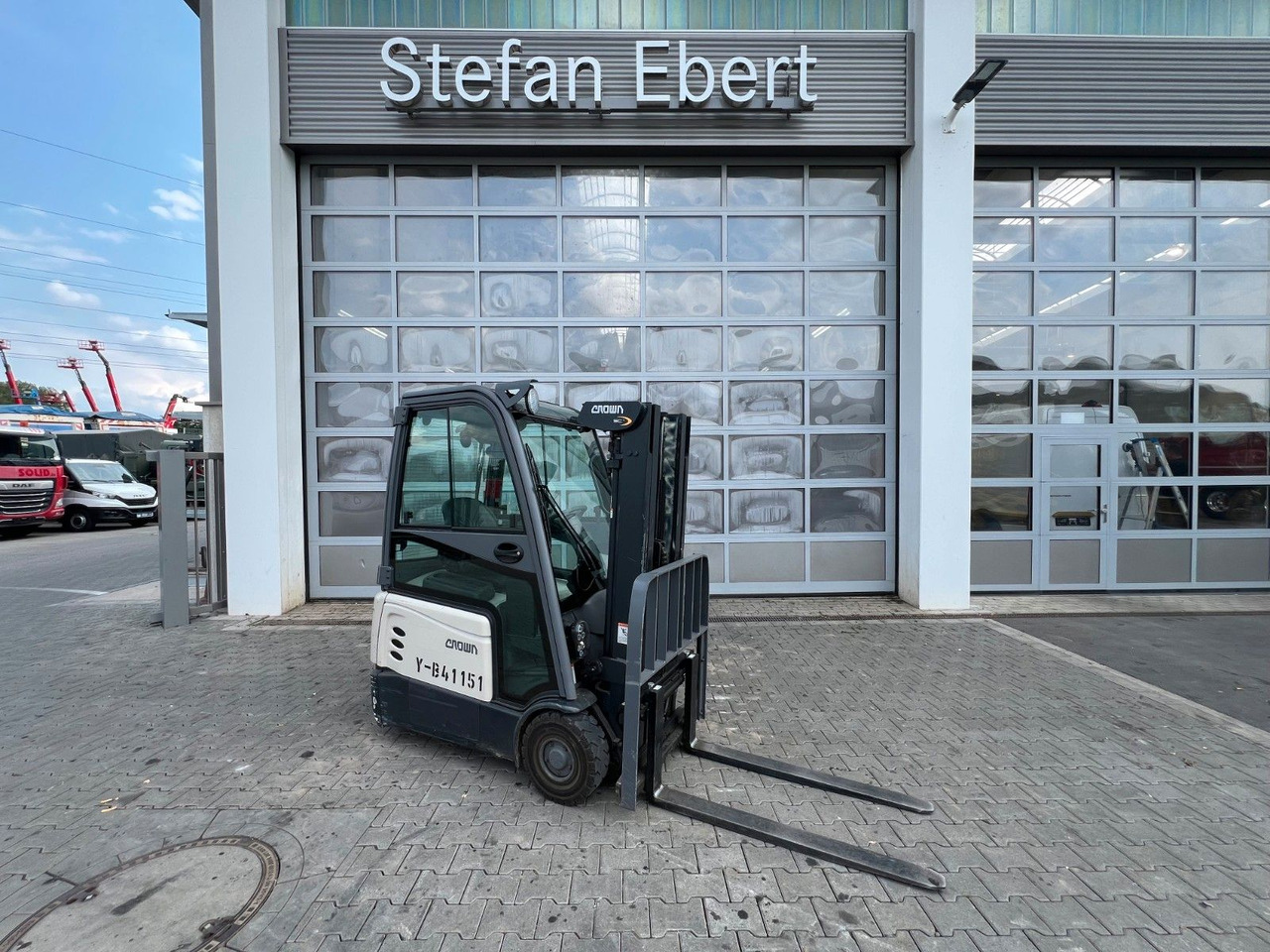 Crown SCT6020-1.3 / Triplex 4,3m / 1.227h / 2017 - Električni viličar: slika 1 Crown SCT6020-1.3 / Triplex 4,3m / 1.227h / 2017 - Električni viličar: slika 1