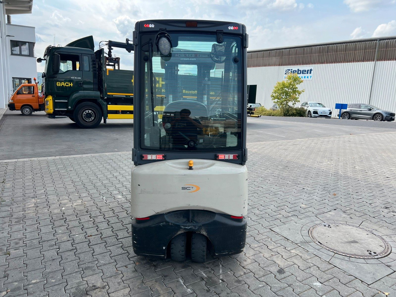 Crown SCT6020-1.3 / Triplex 4,3m / 1.227h / 2017 - Električni viličar: slika 4 Crown SCT6020-1.3 / Triplex 4,3m / 1.227h / 2017 - Električni viličar: slika 4