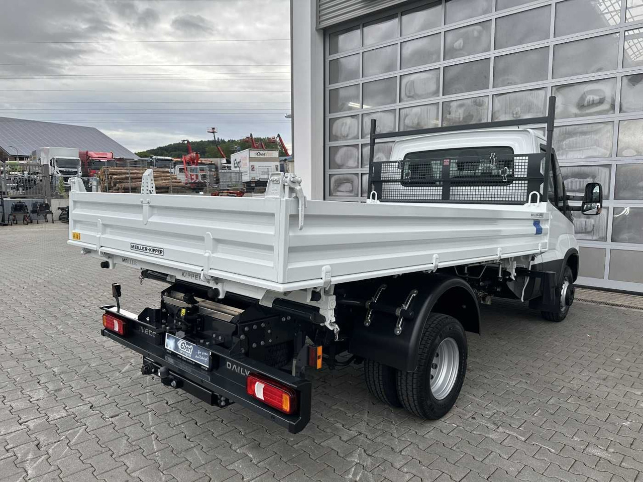 Iveco 70C18H 3-S.-Kipper Meiller *R3.450mm*2xAHK* - Dostavno vozilo prekucnik: slika 5 Iveco 70C18H 3-S.-Kipper Meiller *R3.450mm*2xAHK* - Dostavno vozilo prekucnik: slika 5