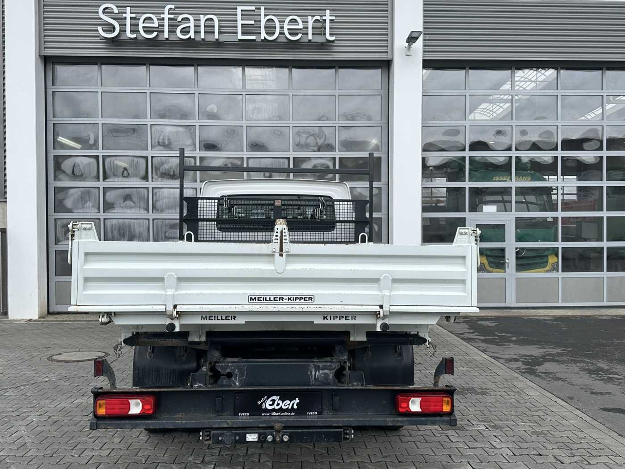 Iveco 70C18H 3-S.Kipper *R.3750mm*7Sitze*AHK* - Dostavno vozilo prekucnik: slika 4 Iveco 70C18H 3-S.Kipper *R.3750mm*7Sitze*AHK* - Dostavno vozilo prekucnik: slika 4