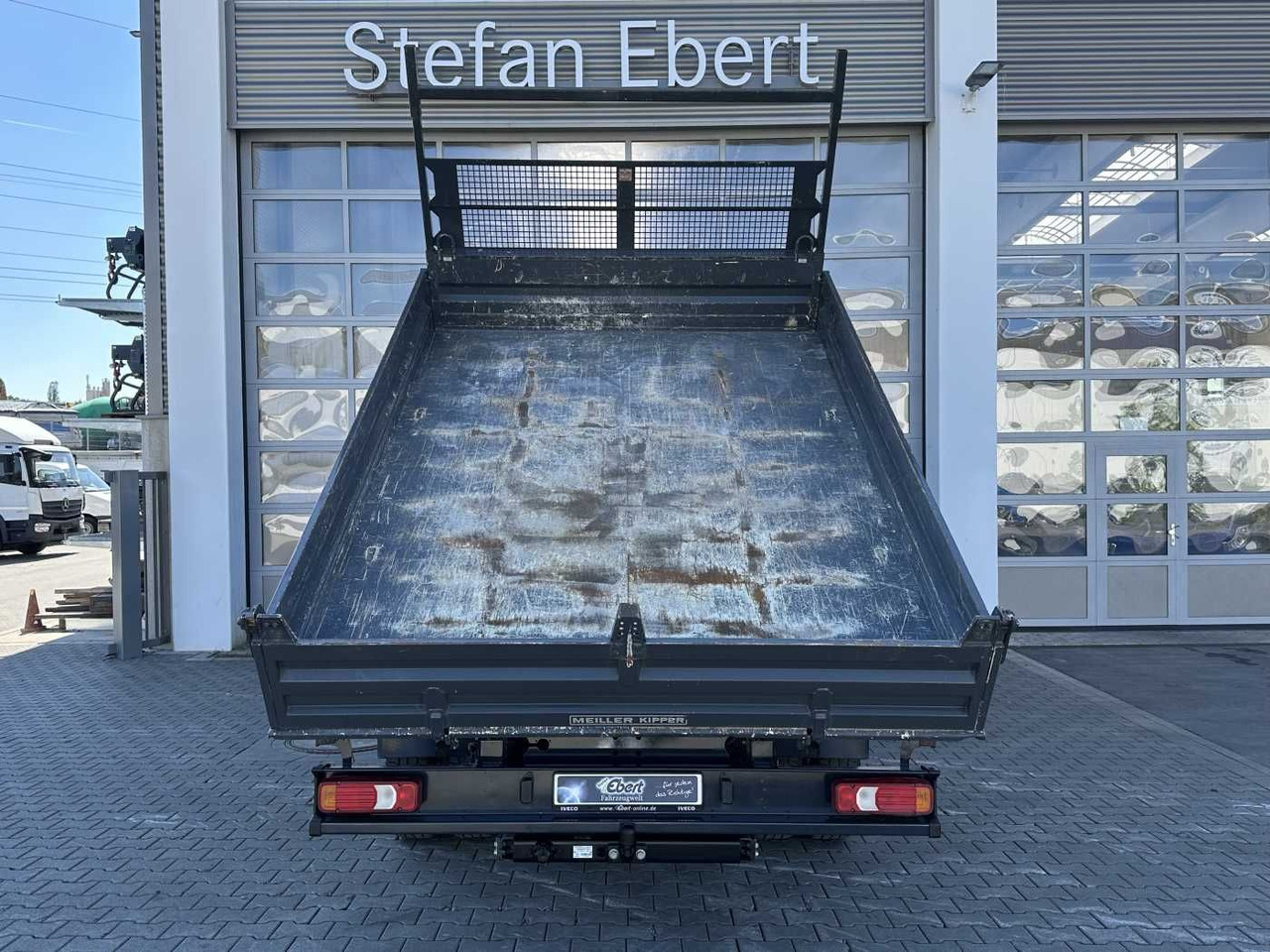 Iveco 70C18H Meiller 3-S.Kipper *R.3750mm*7Sitze*AHK* - Dostavno vozilo prekucnik: slika 5 Iveco 70C18H Meiller 3-S.Kipper *R.3750mm*7Sitze*AHK* - Dostavno vozilo prekucnik: slika 5