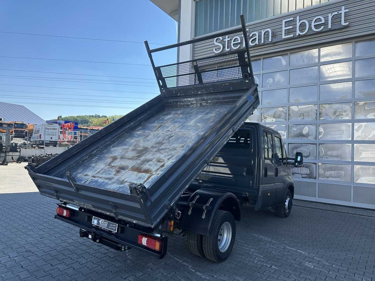 Iveco 70C18H Meiller 3-S.Kipper *R.3750mm*7Sitze*AHK* - Dostavno vozilo prekucnik: slika 4 Iveco 70C18H Meiller 3-S.Kipper *R.3750mm*7Sitze*AHK* - Dostavno vozilo prekucnik: slika 4