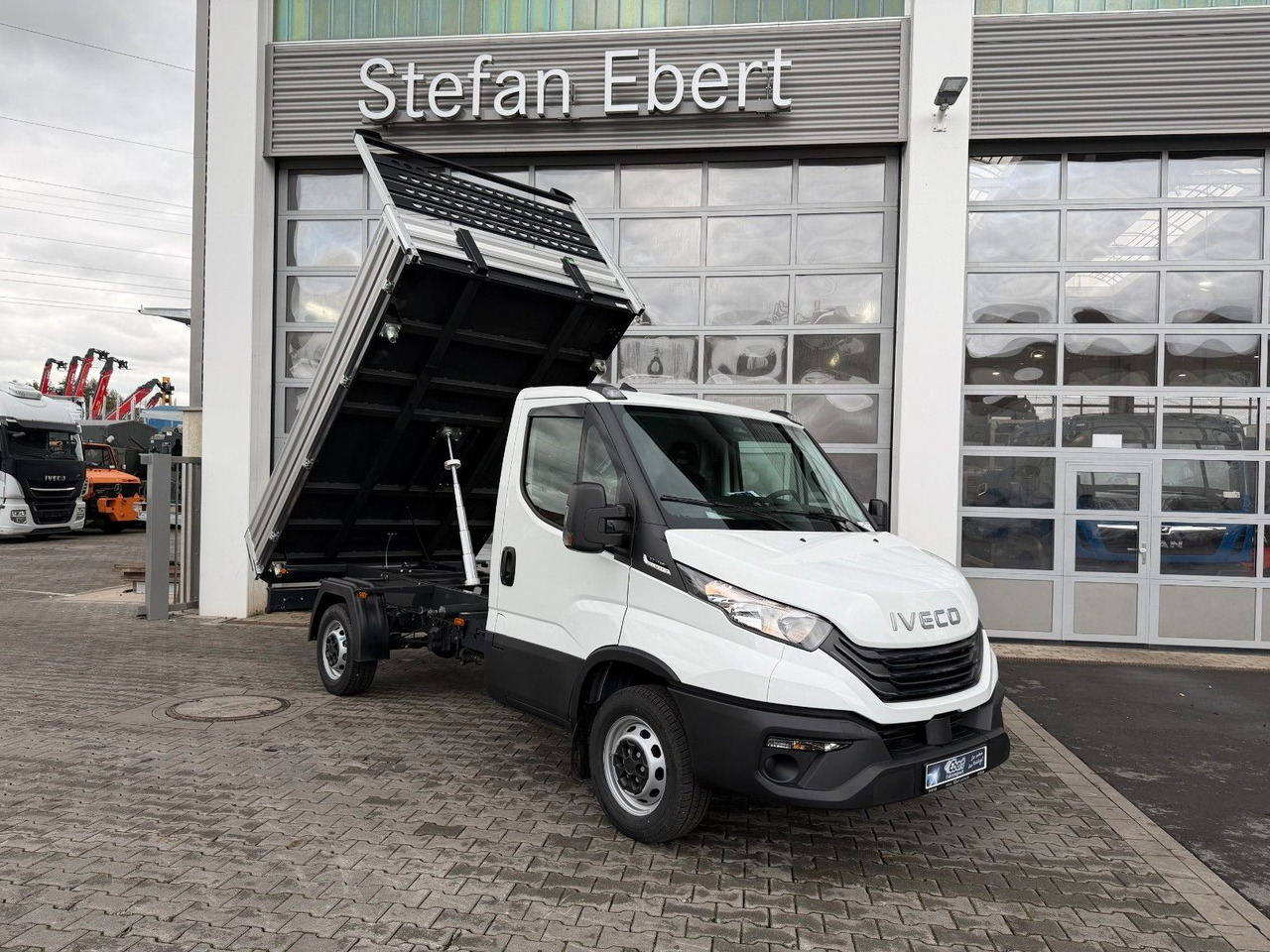Iveco Daily 35S14 A8*R3.450mm*Automatik*Kamera*2Sitze* - Dostavno vozilo prekucnik: slika 1 Iveco Daily 35S14 A8*R3.450mm*Automatik*Kamera*2Sitze* - Dostavno vozilo prekucnik: slika 1