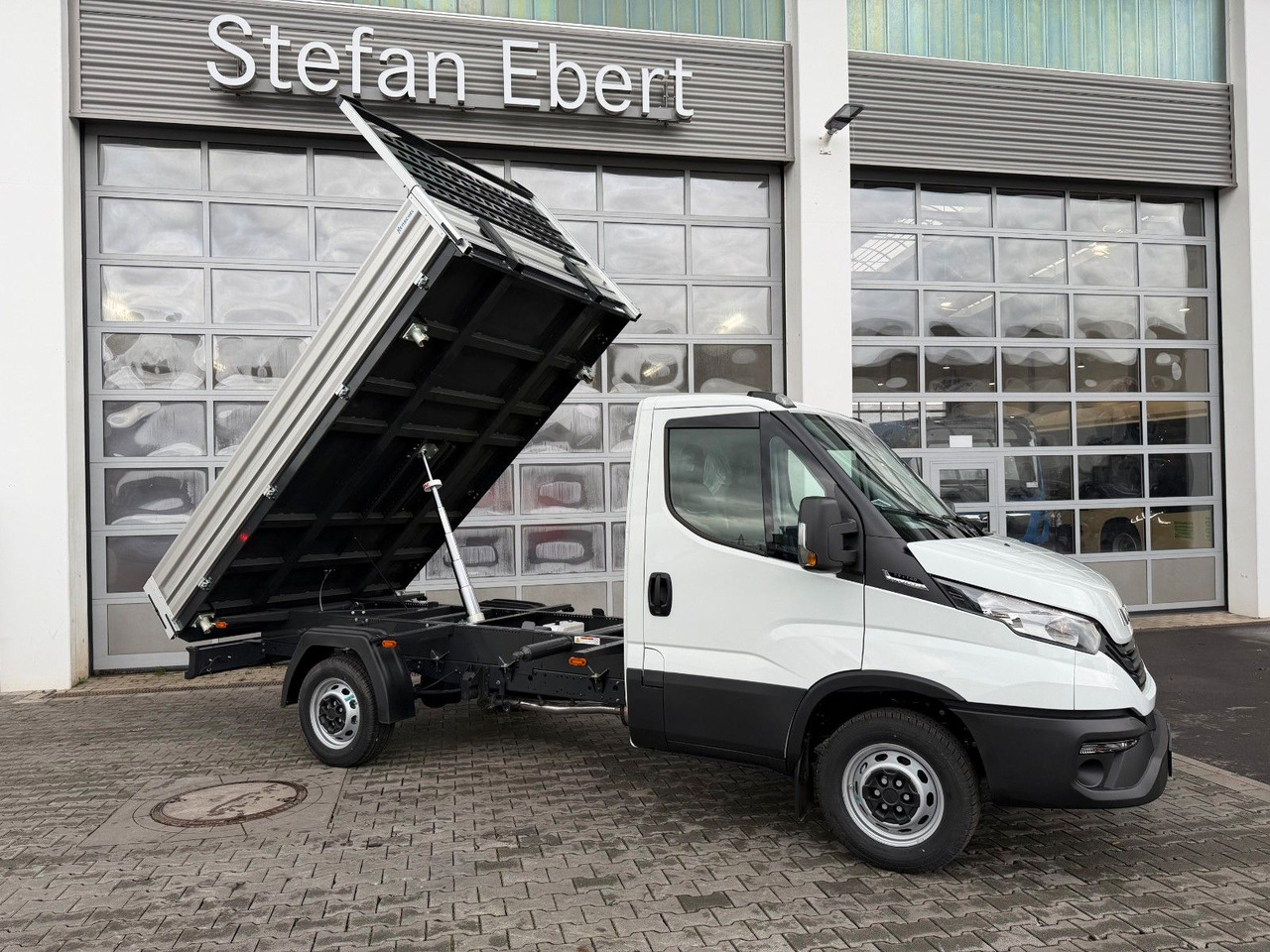 Iveco Daily 35S14 A8*R3.450mm*Automatik*Kamera*2Sitze* - Dostavno vozilo prekucnik: slika 2 Iveco Daily 35S14 A8*R3.450mm*Automatik*Kamera*2Sitze* - Dostavno vozilo prekucnik: slika 2