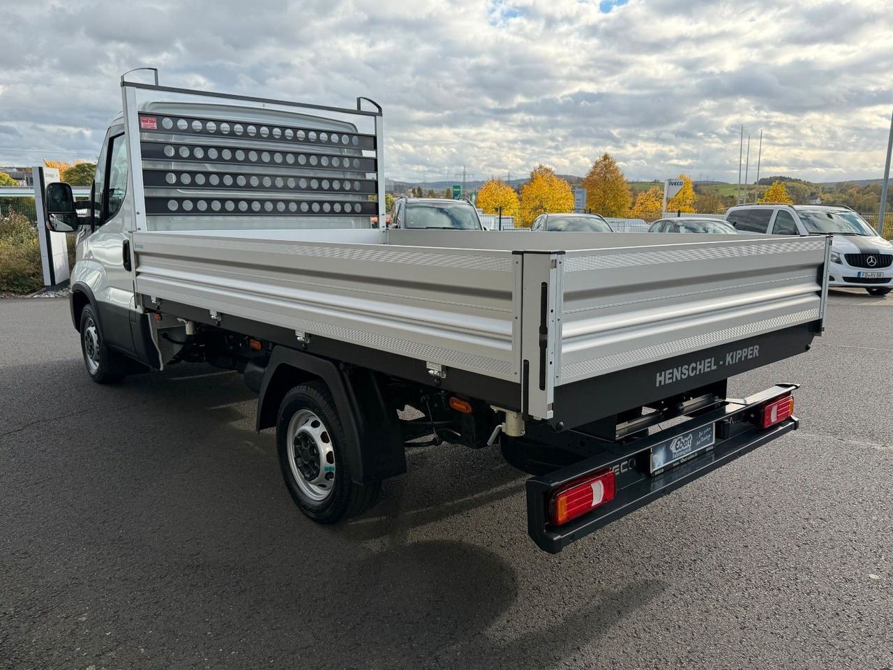 Iveco Daily 35S14 A8*R3.450mm*Automatik*Kamera*3Sitze* - Dostavno vozilo prekucnik: slika 4 Iveco Daily 35S14 A8*R3.450mm*Automatik*Kamera*3Sitze* - Dostavno vozilo prekucnik: slika 4