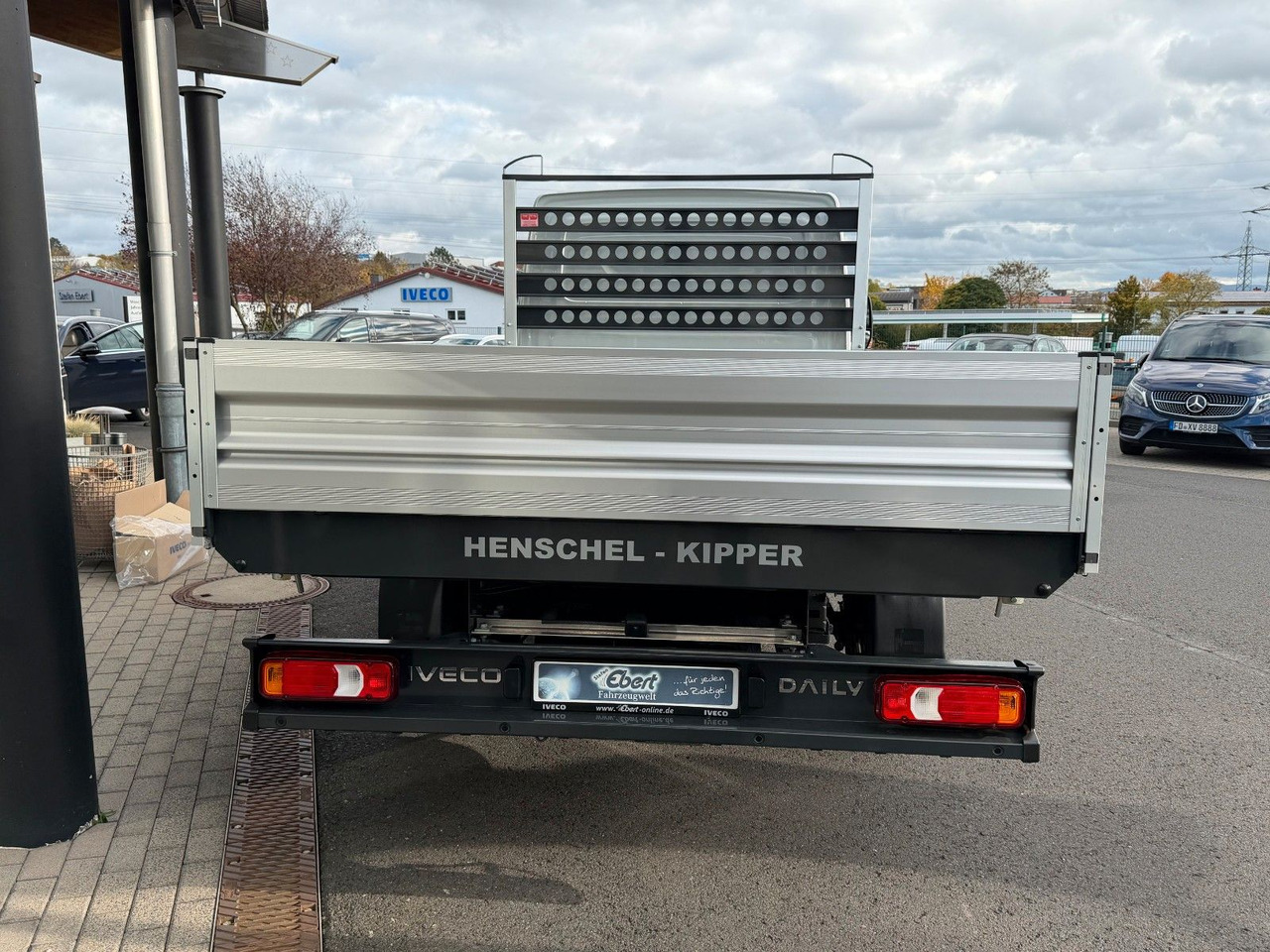 Iveco Daily 35S14 A8*R3.450mm*Automatik*Kamera*3Sitze* - Dostavno vozilo prekucnik: slika 5 Iveco Daily 35S14 A8*R3.450mm*Automatik*Kamera*3Sitze* - Dostavno vozilo prekucnik: slika 5