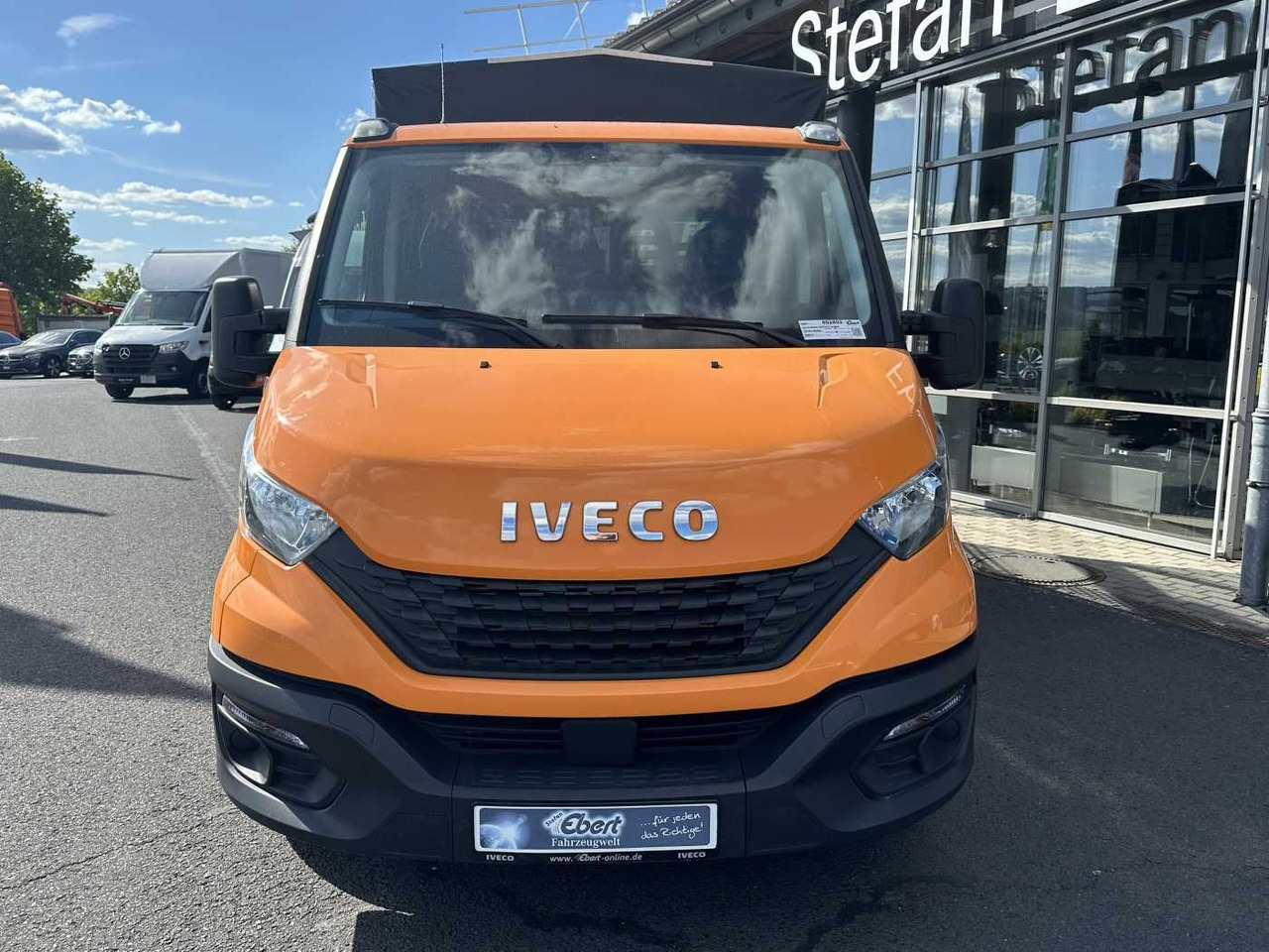Iveco Daily 35S14 Pritsche+Plane *AHK*Ladekran*7-Sitze - Dostavno vozilo s ponjavo: slika 2 Iveco Daily 35S14 Pritsche+Plane *AHK*Ladekran*7-Sitze - Dostavno vozilo s ponjavo: slika 2