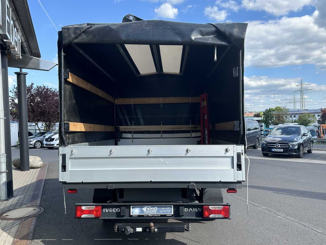 Iveco Daily 35S14 Pritsche+Plane *AHK*Ladekran*7-Sitze - Dostavno vozilo s ponjavo: slika 4 Iveco Daily 35S14 Pritsche+Plane *AHK*Ladekran*7-Sitze - Dostavno vozilo s ponjavo: slika 4