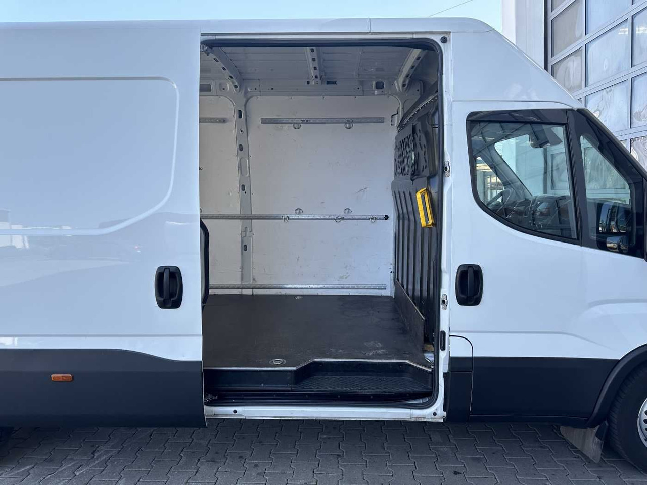 Iveco Daily 35S16 A8 *Klima*Radstand4.100mm* - Furgon: slika 5 Iveco Daily 35S16 A8 *Klima*Radstand4.100mm* - Furgon: slika 5