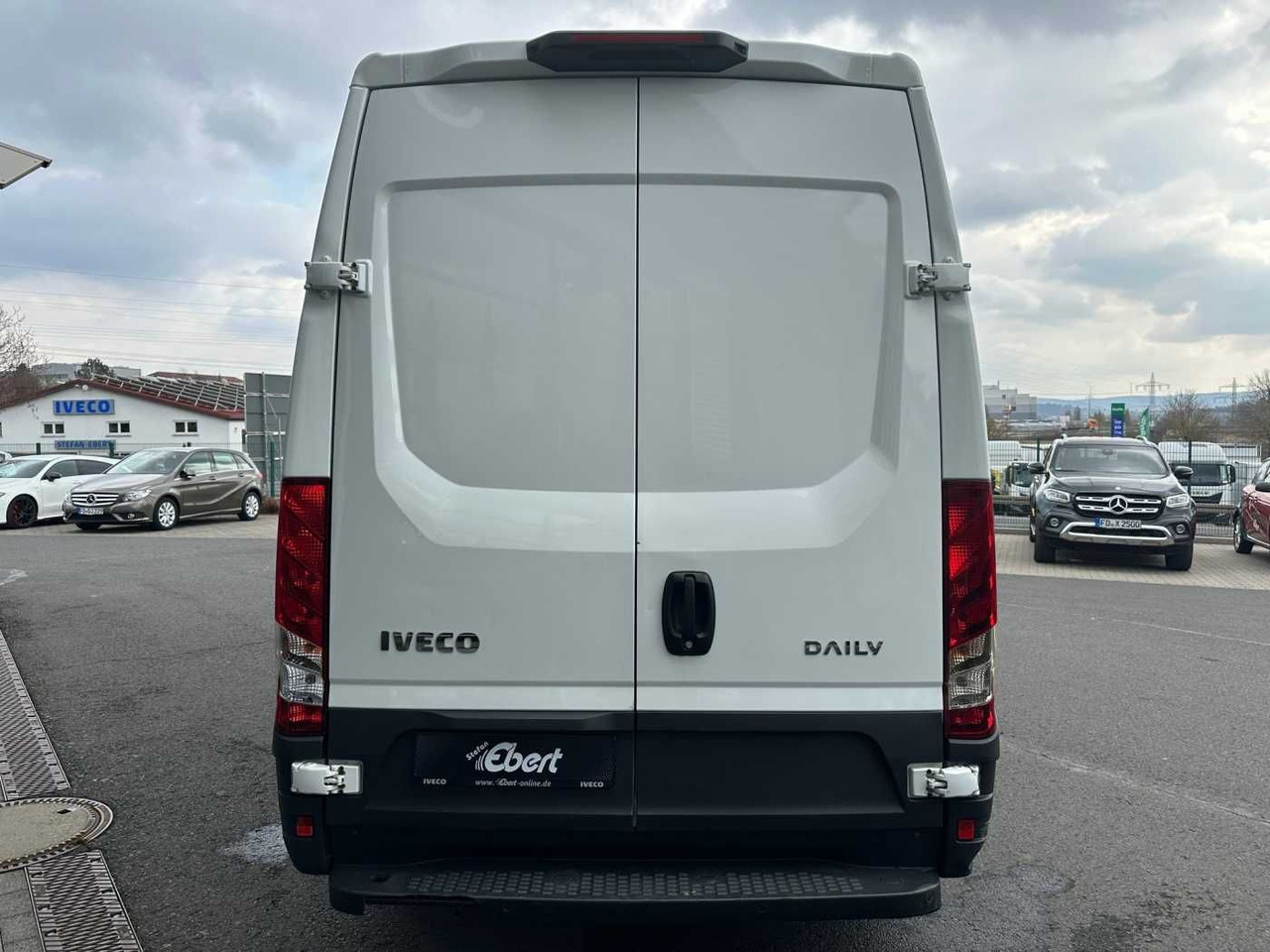 Iveco Daily 35S16 *Klima*L3.520mm* - Furgon: slika 4 Iveco Daily 35S16 *Klima*L3.520mm* - Furgon: slika 4