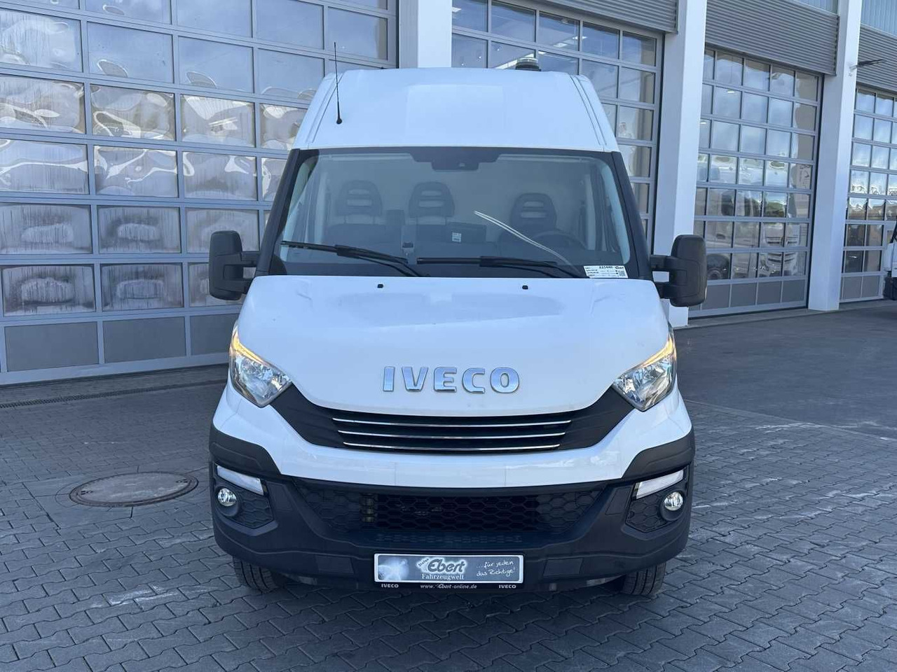 Iveco Daily 50C16 R4.100mm *AHK*Automatik*Ladekran* - Furgon: slika 2 Iveco Daily 50C16 R4.100mm *AHK*Automatik*Ladekran* - Furgon: slika 2