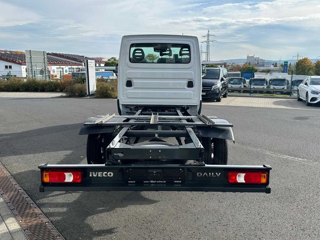 Iveco Daily 50C18 3.0L *R3750mm*Navi*Klima* 3x - Tovornjak-šasija: slika 4 Iveco Daily 50C18 3.0L *R3750mm*Navi*Klima* 3x - Tovornjak-šasija: slika 4