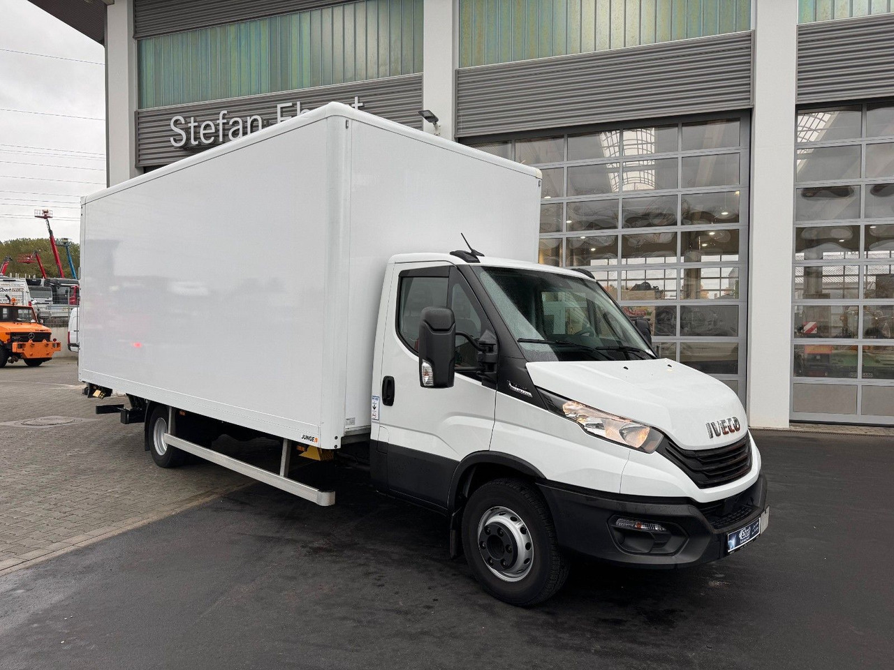 Iveco Daily 70C18 A8 *Koffer*LBW*Automatik* - Dostavno vozilo z zabojnikom: slika 1 Iveco Daily 70C18 A8 *Koffer*LBW*Automatik* - Dostavno vozilo z zabojnikom: slika 1