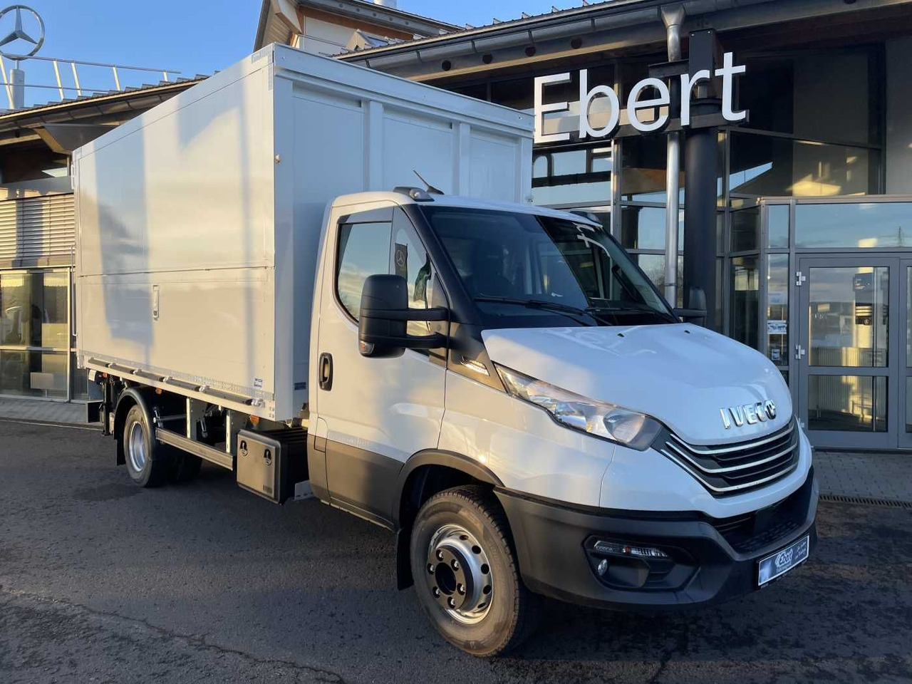 Iveco Daily 70C18 HA8 *LBW*Schwenkwandkoffer* - Dostavno vozilo z zabojnikom: slika 1 Iveco Daily 70C18 HA8 *LBW*Schwenkwandkoffer* - Dostavno vozilo z zabojnikom: slika 1