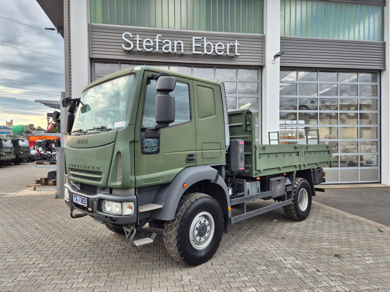Iveco Eurocargo ML100E22WM-BW 4x4 Pritsche L-Haus Bett - Tovornjak s kesonom: slika 3 Iveco Eurocargo ML100E22WM-BW 4x4 Pritsche L-Haus Bett - Tovornjak s kesonom: slika 3