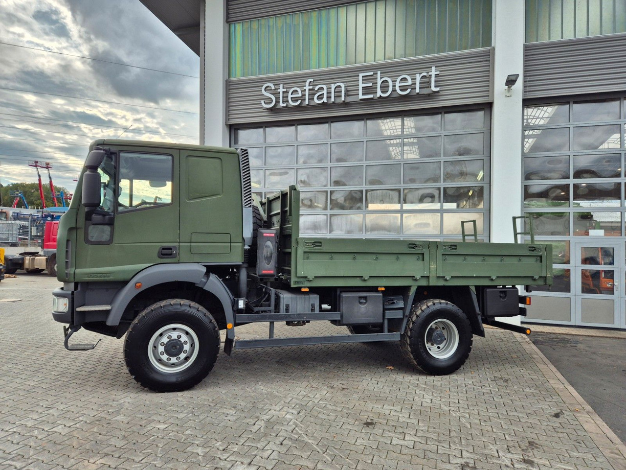 Iveco Eurocargo ML100E22WM-BW 4x4 Pritsche L-Haus Bett - Tovornjak s kesonom: slika 5 Iveco Eurocargo ML100E22WM-BW 4x4 Pritsche L-Haus Bett - Tovornjak s kesonom: slika 5