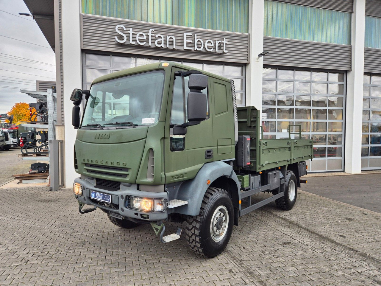 Iveco Eurocargo ML100E22WM-BW 4x4 Pritsche L-Haus Bett - Tovornjak s kesonom: slika 1 Iveco Eurocargo ML100E22WM-BW 4x4 Pritsche L-Haus Bett - Tovornjak s kesonom: slika 1