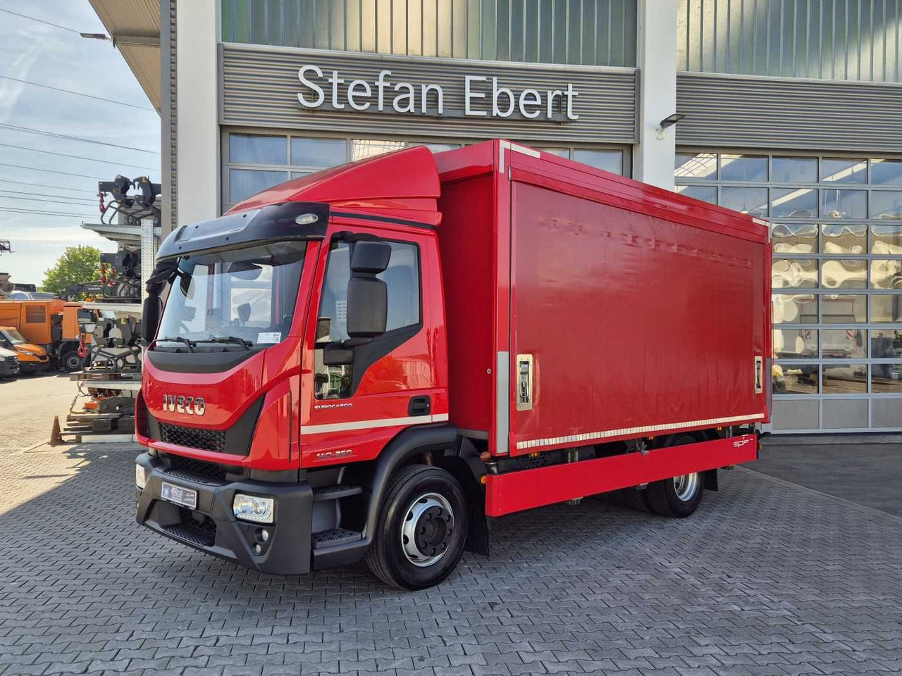 Iveco Eurocargo ML140E25/P Schiebeplanen LBW 1.500kg - Tovornjak za prevoz pijač: slika 1 Iveco Eurocargo ML140E25/P Schiebeplanen LBW 1.500kg - Tovornjak za prevoz pijač: slika 1