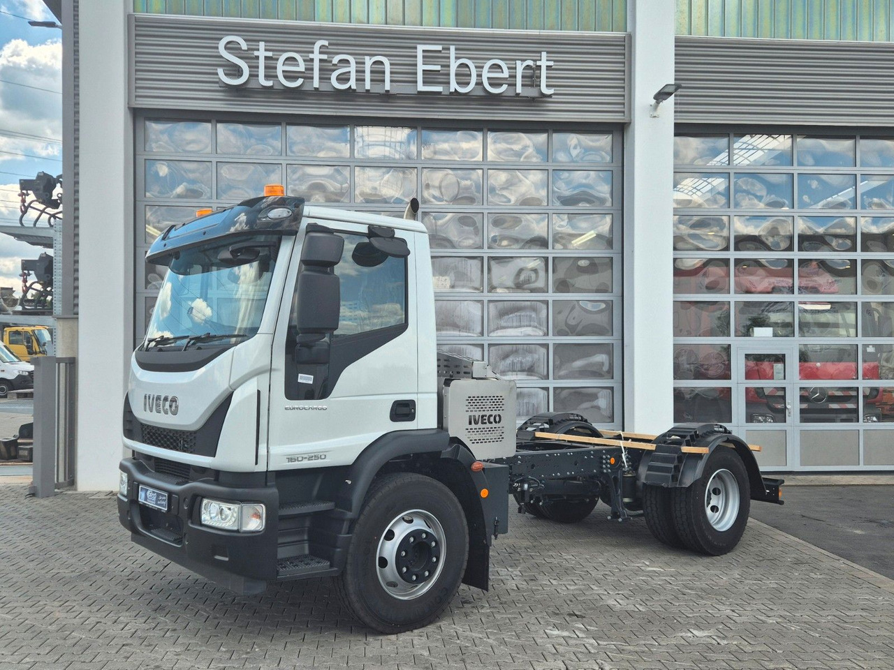 Iveco Eurocargo ML160E25/P EVI_E 4x2 RHD Rechtslenker - Tovornjak-šasija: slika 1 Iveco Eurocargo ML160E25/P EVI_E 4x2 RHD Rechtslenker - Tovornjak-šasija: slika 1