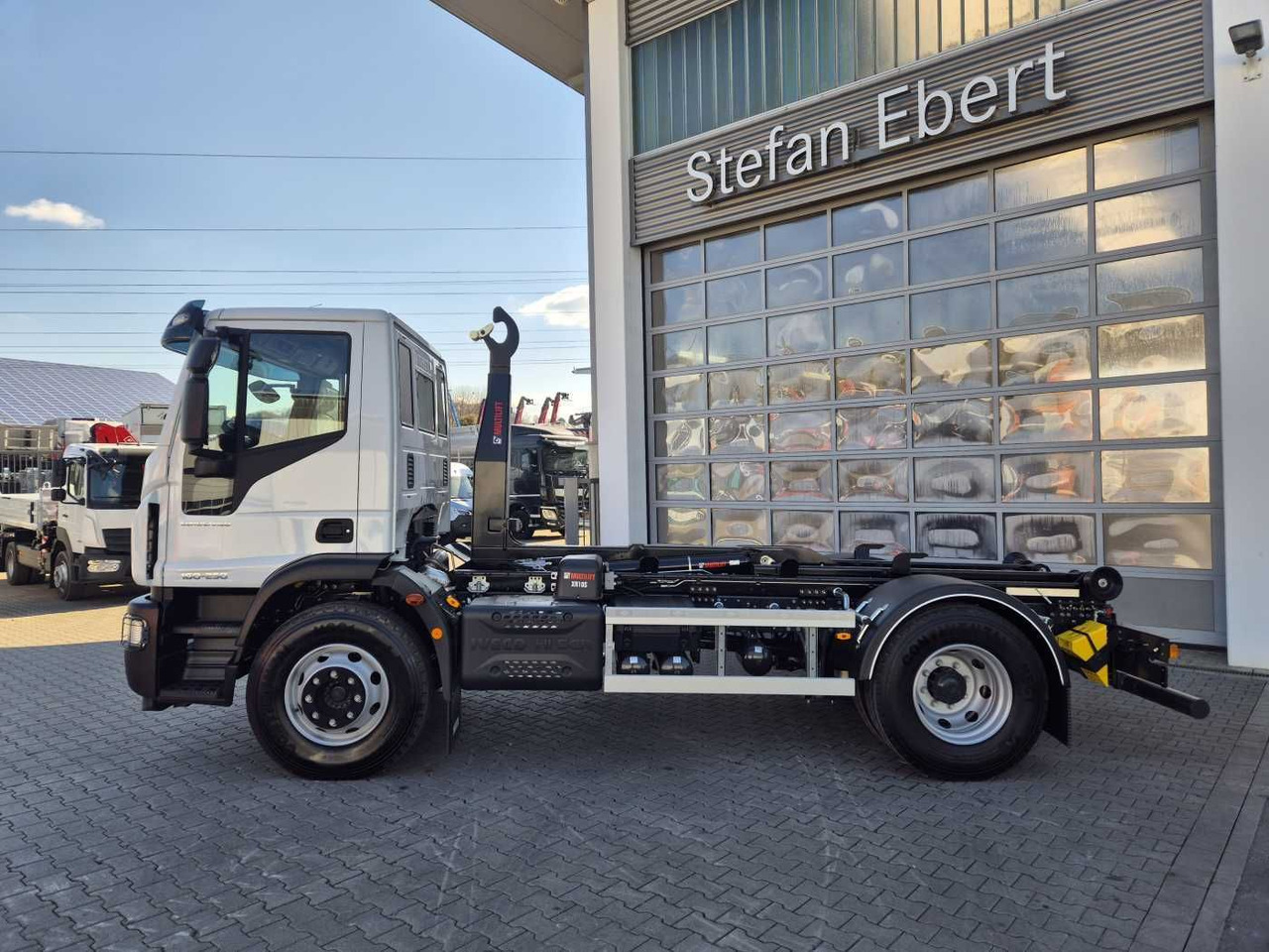 Iveco Eurocargo ML160E25/P HIAB Multilift XR10S4150 - Kotalni prekucni tovornjak: slika 5 Iveco Eurocargo ML160E25/P HIAB Multilift XR10S4150 - Kotalni prekucni tovornjak: slika 5