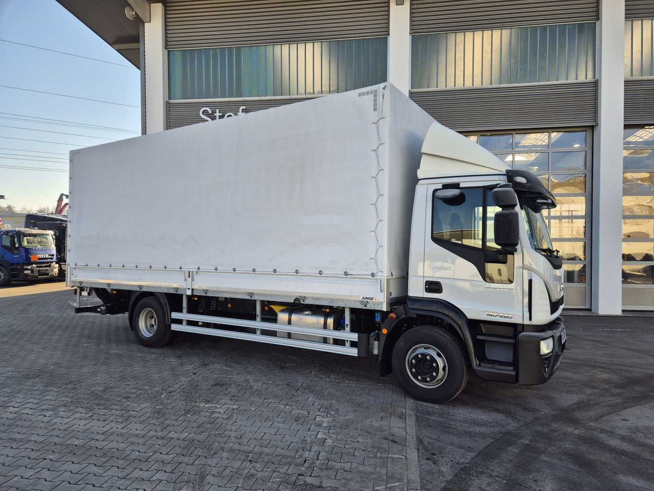 Iveco Eurocargo ML160E28/P LBW Bär Schiebeplane AHK - Tovornjak s ponjavo: slika 4 Iveco Eurocargo ML160E28/P LBW Bär Schiebeplane AHK - Tovornjak s ponjavo: slika 4