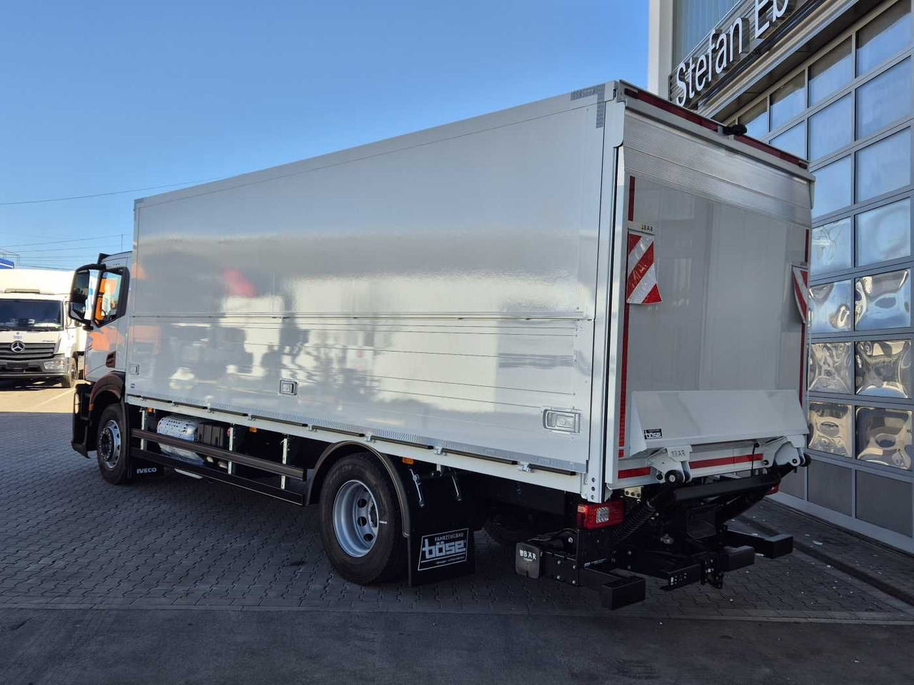 Iveco S-Way AD190S40/FP Böse Schwenkwand LBW 2x AHK - Tovornjak za prevoz pijač: slika 5 Iveco S-Way AD190S40/FP Böse Schwenkwand LBW 2x AHK - Tovornjak za prevoz pijač: slika 5