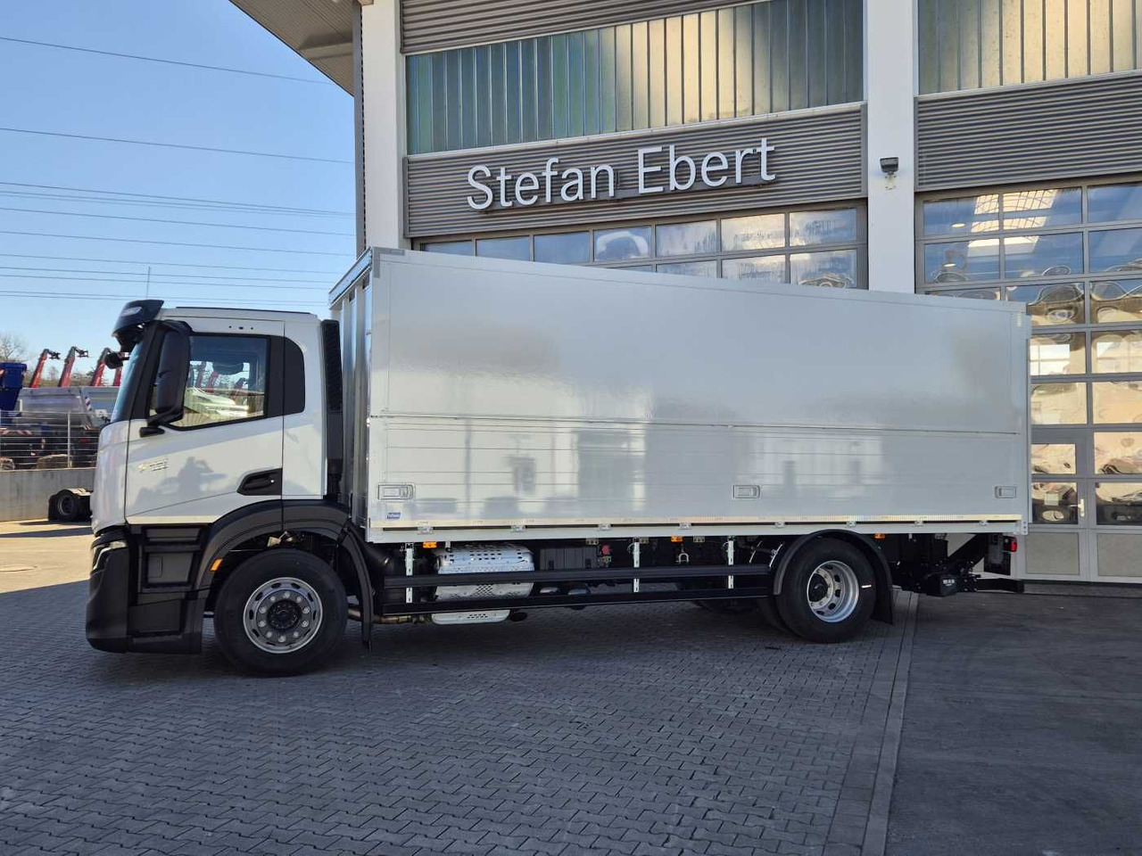 Iveco S-Way AD190S40/FP Böse Schwenkwand LBW 2x AHK - Tovornjak za prevoz pijač: slika 3 Iveco S-Way AD190S40/FP Böse Schwenkwand LBW 2x AHK - Tovornjak za prevoz pijač: slika 3