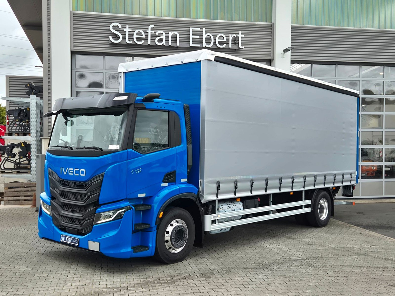 Iveco S-Way AD190S40/P Curtainsider *MirrorCam*LBW* - Tovornjak s ponjavo: slika 1 Iveco S-Way AD190S40/P Curtainsider *MirrorCam*LBW* - Tovornjak s ponjavo: slika 1