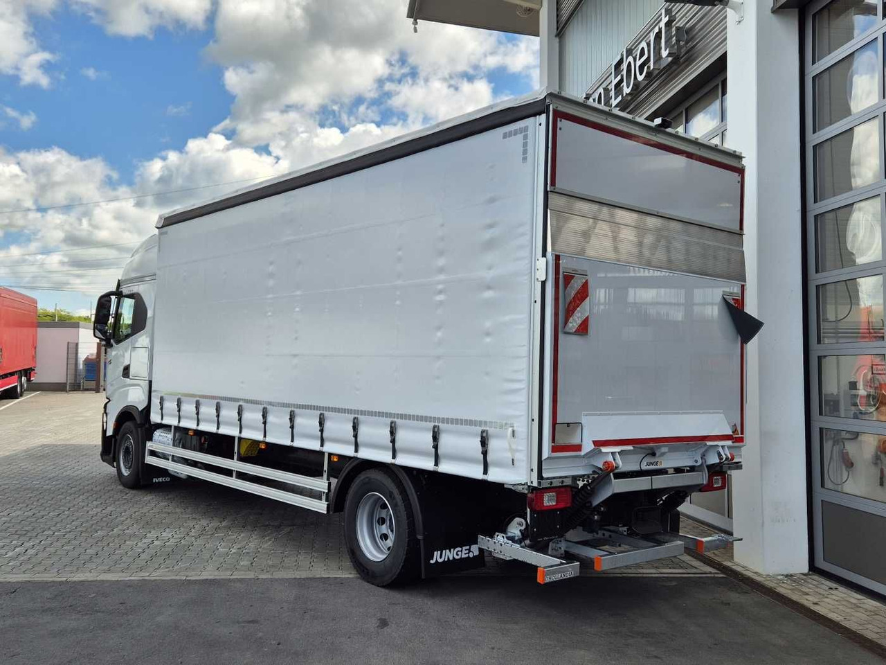 Iveco S-Way AS190S42/P Schiebeplanen LBW 2.000kg AHK - Tovornjak s ponjavo: slika 5 Iveco S-Way AS190S42/P Schiebeplanen LBW 2.000kg AHK - Tovornjak s ponjavo: slika 5