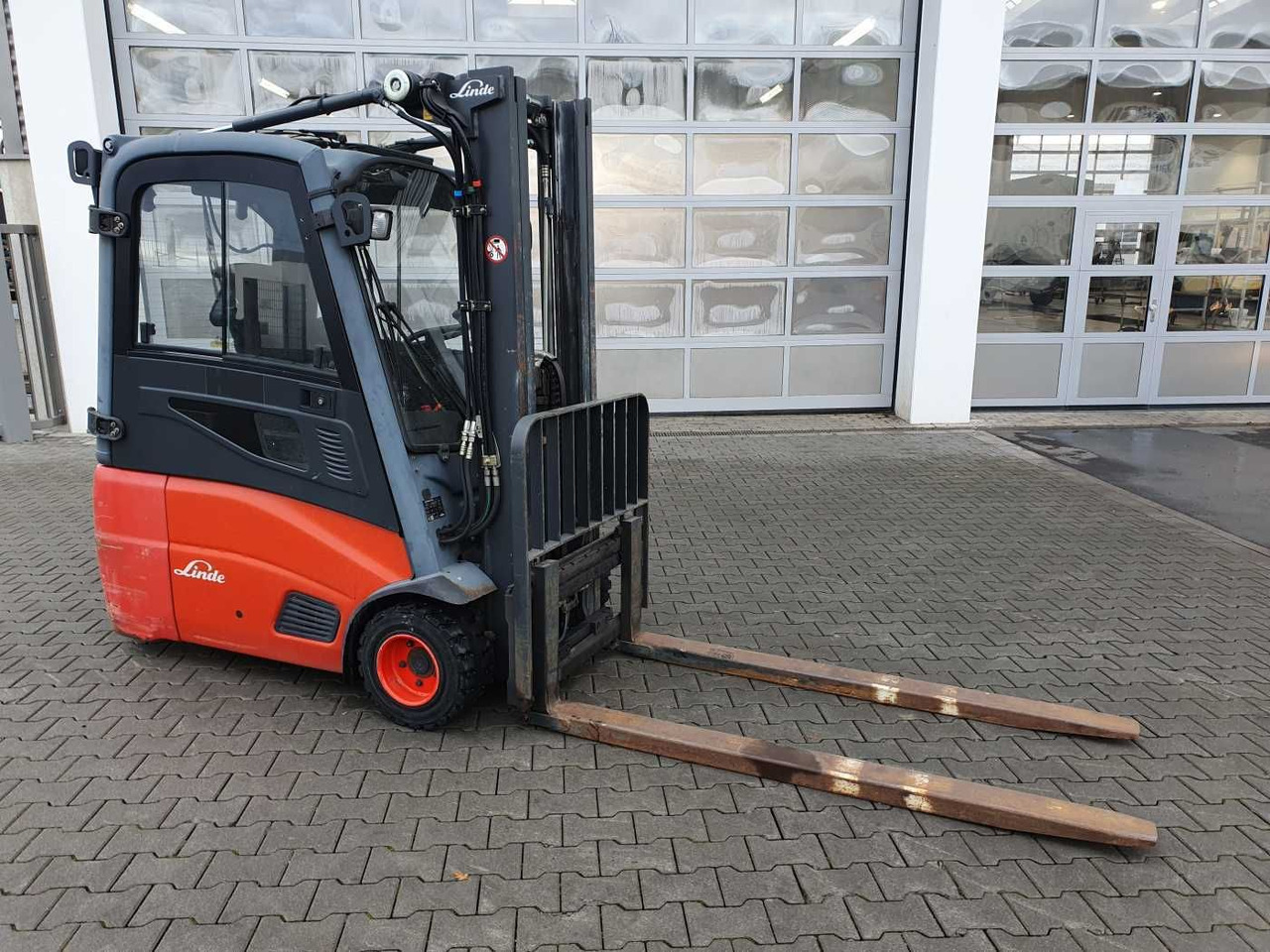 Linde E18 - 01 / Triplex: 4.50m! / SS / nur 5.672h! - Električni viličar: slika 2 Linde E18 - 01 / Triplex: 4.50m! / SS / nur 5.672h! - Električni viličar: slika 2