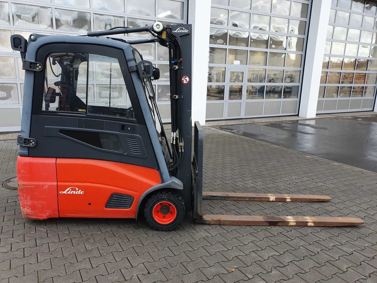 Linde E18 - 01 / Triplex: 4.50m! / SS / nur 5.672h! - Električni viličar: slika 3 Linde E18 - 01 / Triplex: 4.50m! / SS / nur 5.672h! - Električni viličar: slika 3