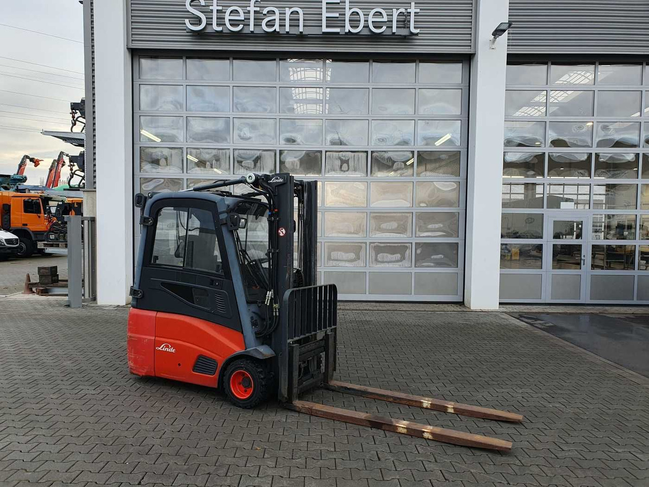 Linde E18 - 01 / Triplex: 4.50m! / SS / nur 5.672h! - Električni viličar: slika 1 Linde E18 - 01 / Triplex: 4.50m! / SS / nur 5.672h! - Električni viličar: slika 1