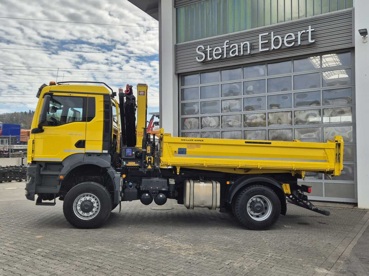 MAN TGS 18.430 4x4 BL Kran HMF 1130K-RCS Funk AHK - Tovornjak prekucnik: slika 4 MAN TGS 18.430 4x4 BL Kran HMF 1130K-RCS Funk AHK - Tovornjak prekucnik: slika 4