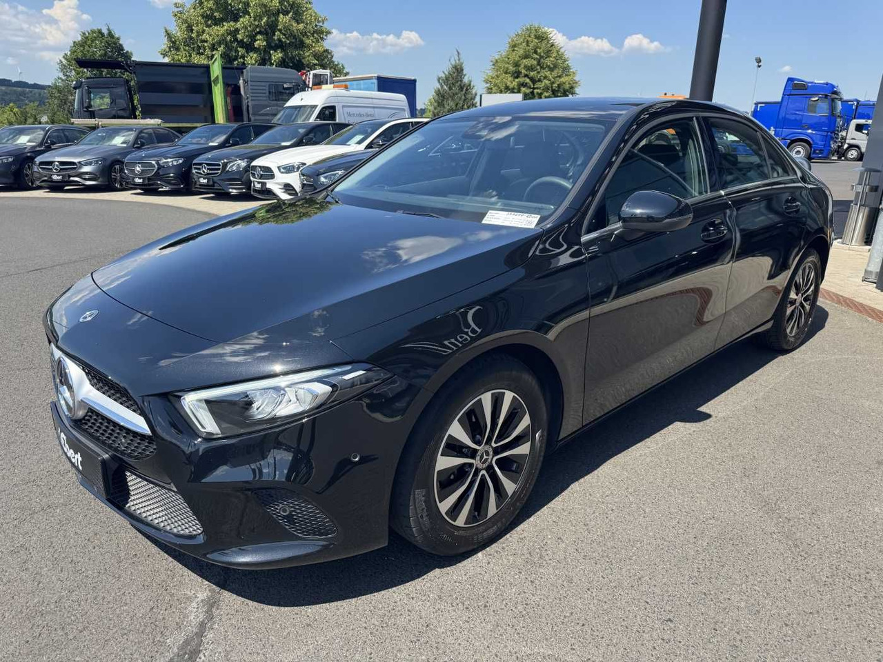 Mercedes-Benz A 180d 8G LED+Carplay+SpurH+DAB+SHZ - Limuzina: slika 2 Mercedes-Benz A 180d 8G LED+Carplay+SpurH+DAB+SHZ - Limuzina: slika 2
