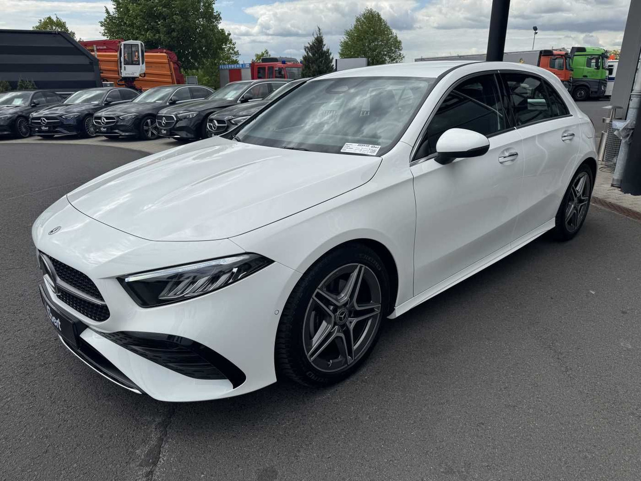 Mercedes-Benz A 200d AMG+AHK+Ambiente+RFK+MBUX+LED+IHC - Limuzina: slika 2 Mercedes-Benz A 200d AMG+AHK+Ambiente+RFK+MBUX+LED+IHC - Limuzina: slika 2