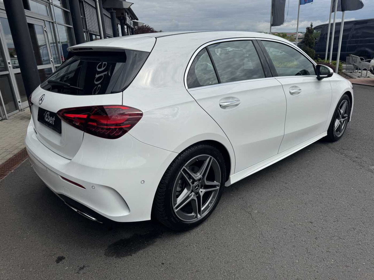 Mercedes-Benz A 200d AMG+AHK+Ambiente+RFK+MBUX+LED+IHC - Limuzina: slika 4 Mercedes-Benz A 200d AMG+AHK+Ambiente+RFK+MBUX+LED+IHC - Limuzina: slika 4