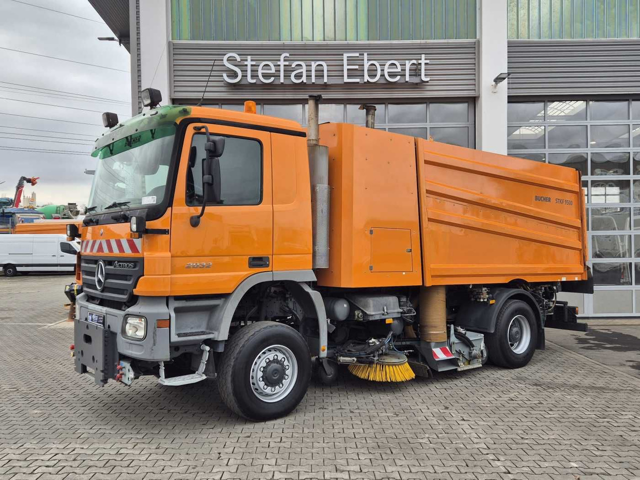 Mercedes-Benz Actros 2032 A 4x4 Bucher STKF 9500 Airport 30x - Vozilo za pometanje: slika 3 Mercedes-Benz Actros 2032 A 4x4 Bucher STKF 9500 Airport 30x - Vozilo za pometanje: slika 3