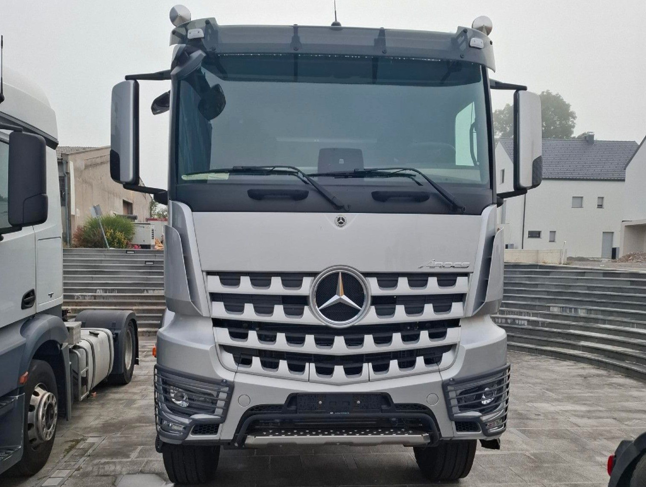 Mercedes-Benz Arocs 4153 8x4 Fahrgestell - Tovornjak-šasija: slika 2 Mercedes-Benz Arocs 4153 8x4 Fahrgestell - Tovornjak-šasija: slika 2