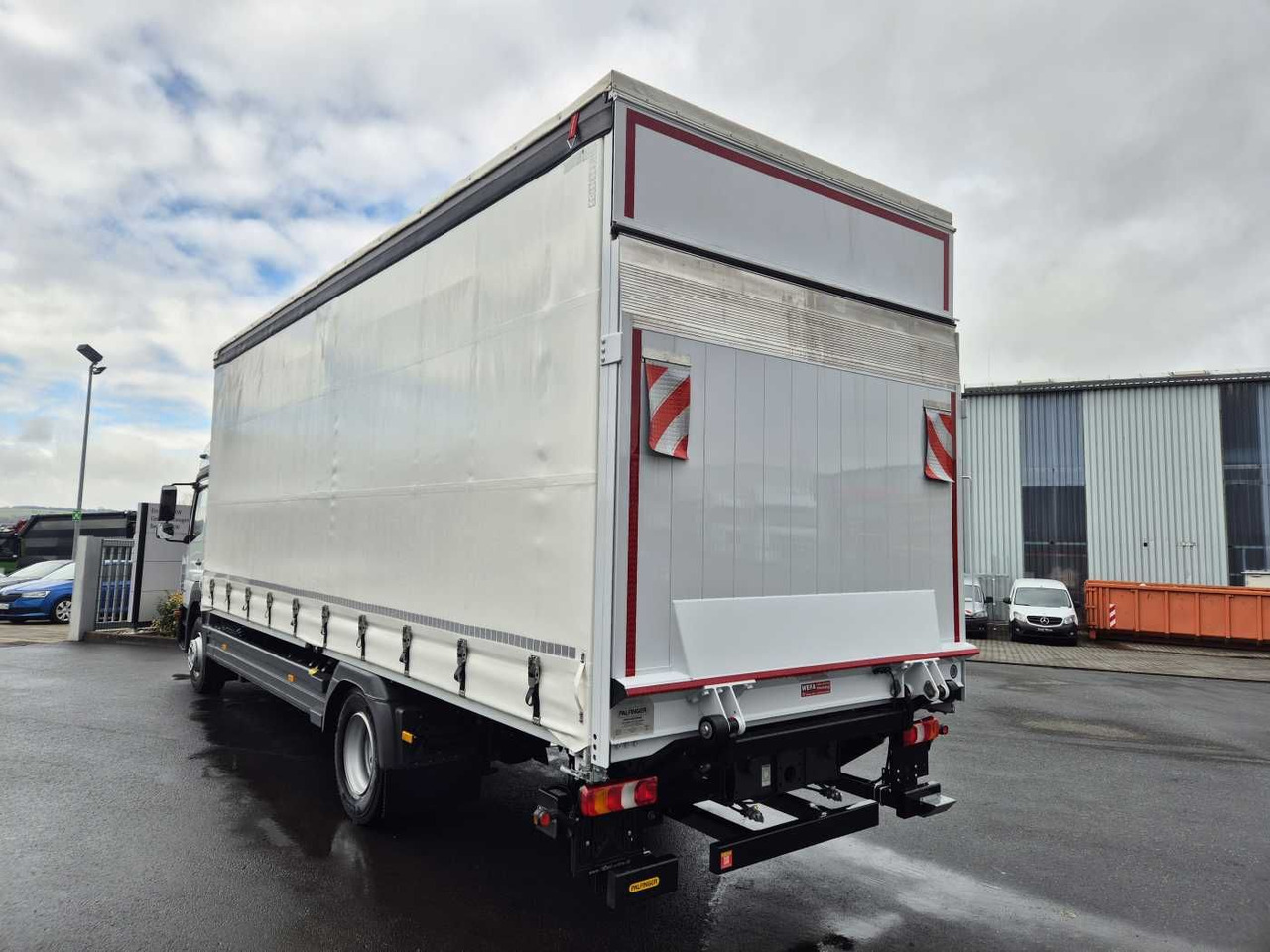 Mercedes-Benz Atego 1527 L L-Haus LBW Palfinger 1.500kg 2 Bett - Tovornjak s ponjavo: slika 5 Mercedes-Benz Atego 1527 L L-Haus LBW Palfinger 1.500kg 2 Bett - Tovornjak s ponjavo: slika 5