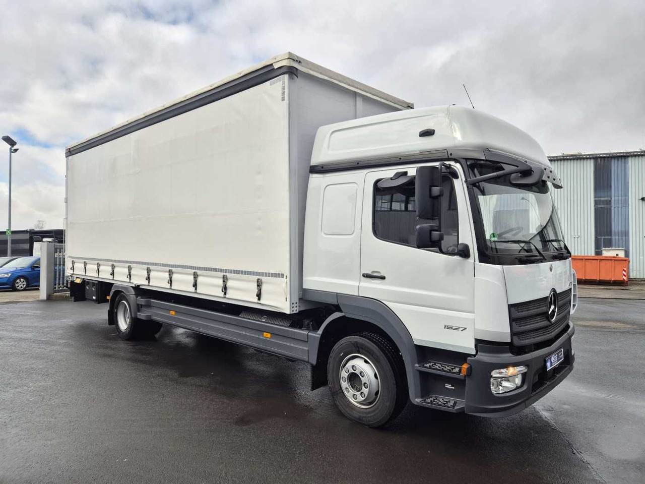 Mercedes-Benz Atego 1527 L L-Haus LBW Palfinger 1.500kg 2 Bett - Tovornjak s ponjavo: slika 2 Mercedes-Benz Atego 1527 L L-Haus LBW Palfinger 1.500kg 2 Bett - Tovornjak s ponjavo: slika 2
