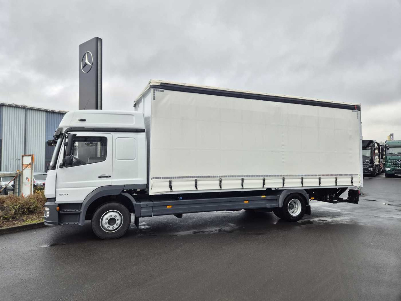 Mercedes-Benz Atego 1527 L L-Haus LBW Palfinger 1.500kg 2 Bett - Tovornjak s ponjavo: slika 3 Mercedes-Benz Atego 1527 L L-Haus LBW Palfinger 1.500kg 2 Bett - Tovornjak s ponjavo: slika 3