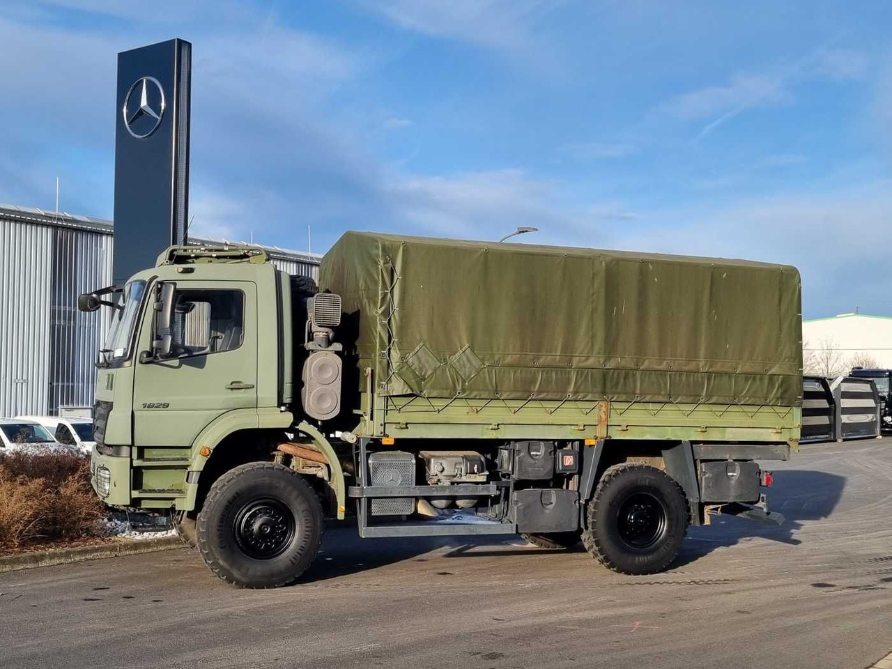 Mercedes-Benz Axor 1829 A 4x4 Pritsche/Plane 10 Stück - Tovornjak s ponjavo: slika 5 Mercedes-Benz Axor 1829 A 4x4 Pritsche/Plane 10 Stück - Tovornjak s ponjavo: slika 5